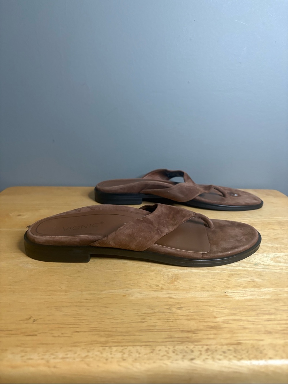 Vionic Agave Brown Suede Leather Orthotic Thong Sandals Women’s Size 7M NWT - Picture 4 of 9